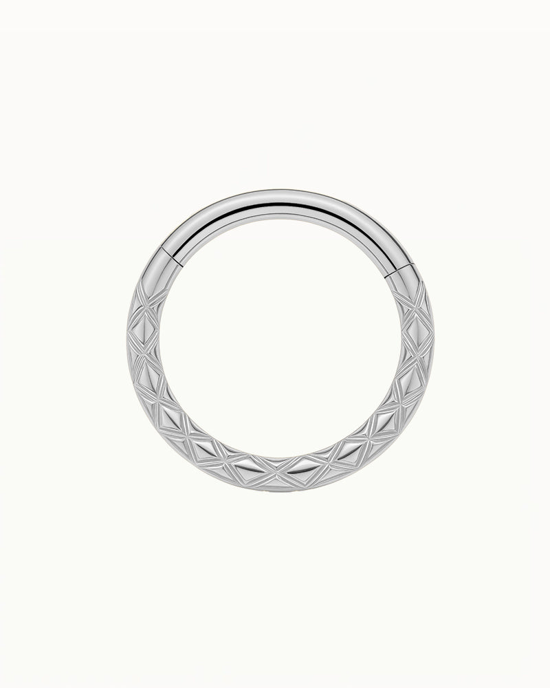Titanium Geometrisch Gegraveerde Piercing - Quinn